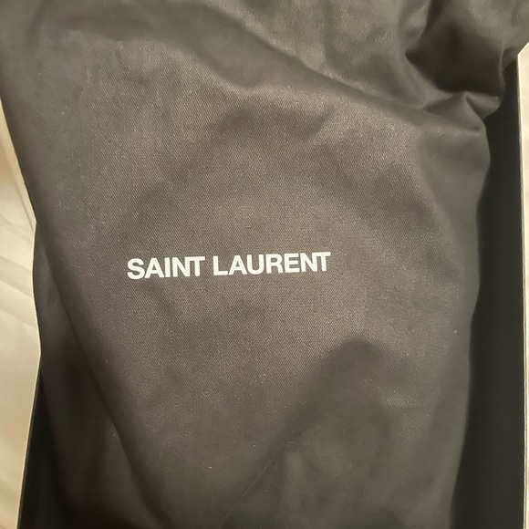 Authentic Saint Laurent (YSL) Loulou Toy Matalesse - Picture 6 of 12